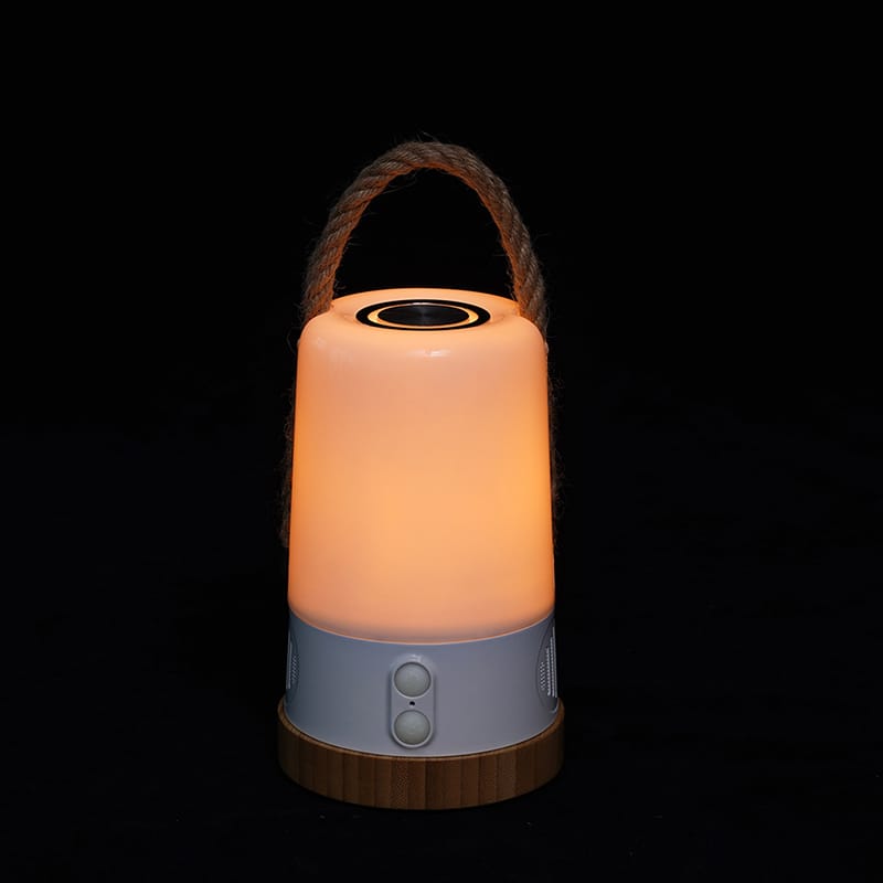Camping Portable Lantern Nofëllbar Outdoor Waasserdicht Lantern RGB Atmosphär Liicht mat Bluetooth Lautsprecher