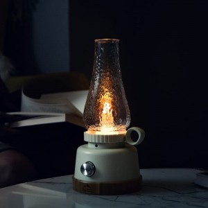 Чимэг зөөврийн LED дэнлүү, эртний керосин чийдэн нь өрөө болон гадаа тохиромжтой зөөлөн гэрлийг өгдөг