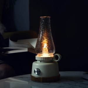 Lantern ntụrụndụ nwere ike ibugharị LED, oriọna kerosene oge ochie na-enye ọkụ dị nro dabara maka ime ụlọ na n'èzí.