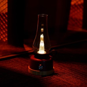 Retro pārnēsājama LED atpūtas laterna, sena petrolejas lampa nodrošina mīkstu gaismu, kas piemērota telpām un āra telpām