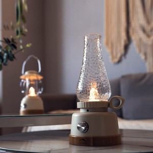 Lentera santai LED portabel retro, lampu minyak tanah kuno memberikan cahaya lembut yang cocok untuk ruangan dan luar ruangan
