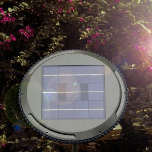 Luce di campeghju LED ricaricabile solare cù parlante Bluetooth